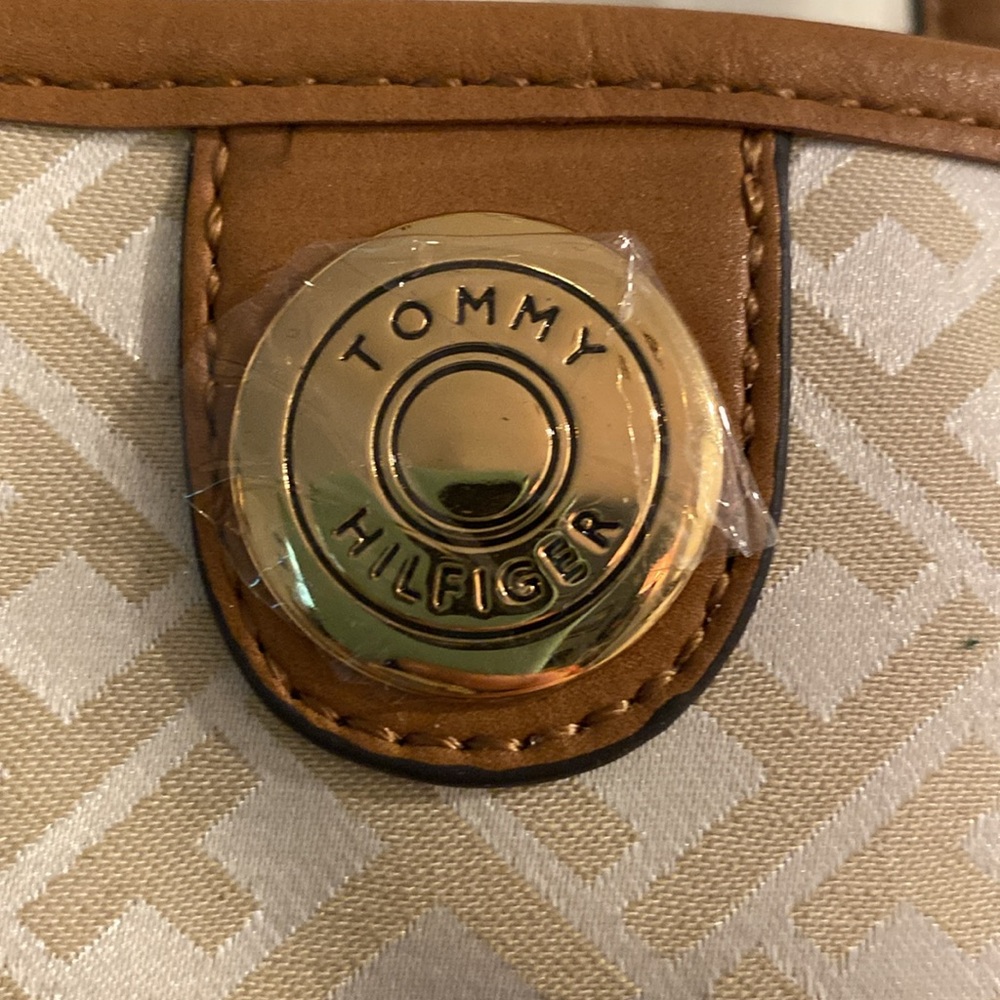 New with Tags- Tommy Hilfiger- “The Shopper” Bag-Lots of pockets!! - Picture 2 of 12